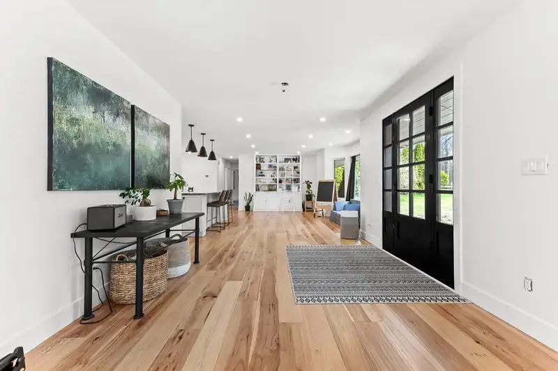 7025 HESSLEA CRESCENT - photo 2 of 40