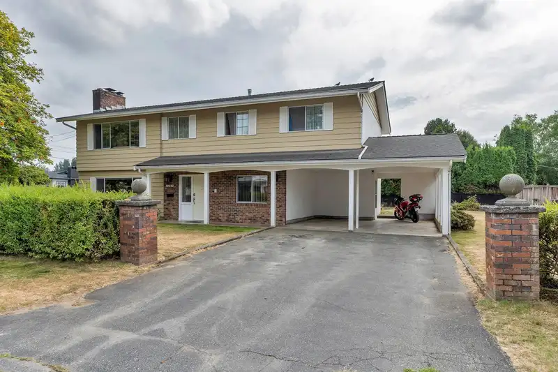 32640 LONSDALE CRESCENT - photo 1 of 40