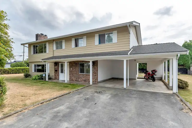 32640 LONSDALE CRESCENT - photo 2 of 40