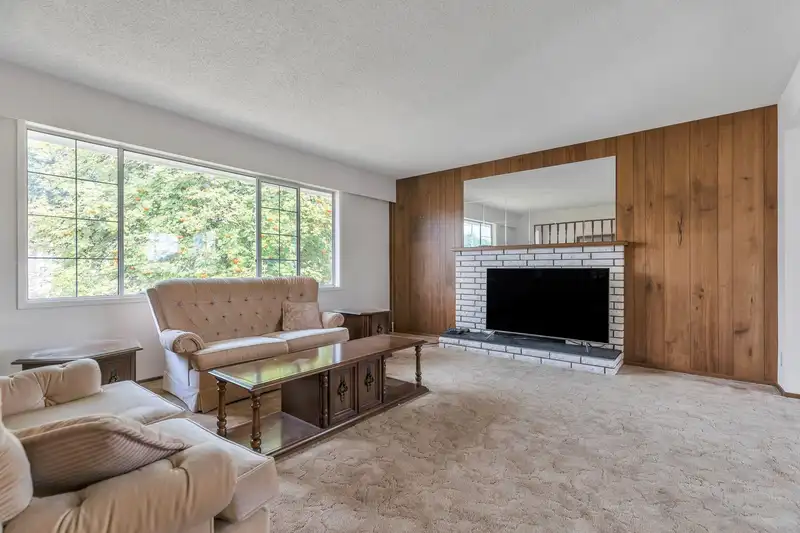 32640 LONSDALE CRESCENT - photo 4 of 40