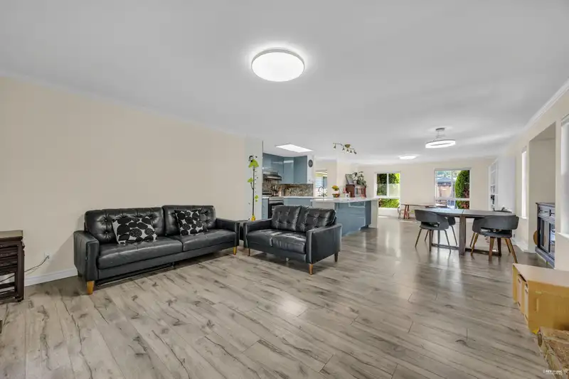 1117 161 STREET - photo 4 of 25