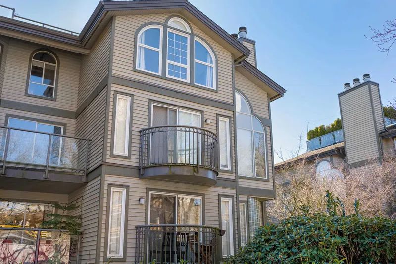 406 888 W 13TH AVENUE - photo 1 of 25