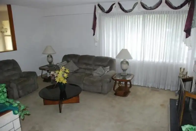 11385 GLEN AVON DRIVE - photo 4 of 9