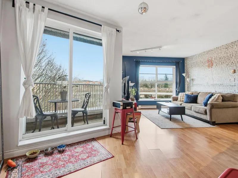 404 1688 E 8TH AVENUE - photo 2 of 25