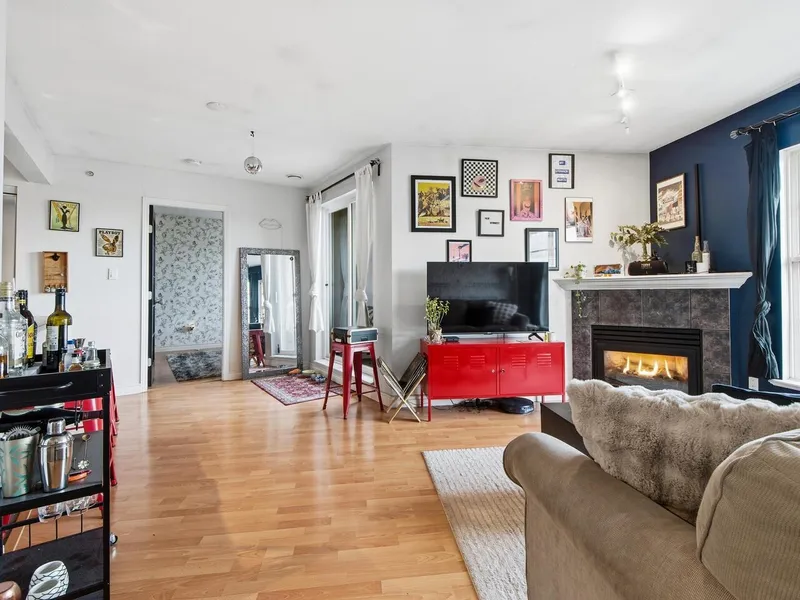 404 1688 E 8TH AVENUE - photo 4 of 25