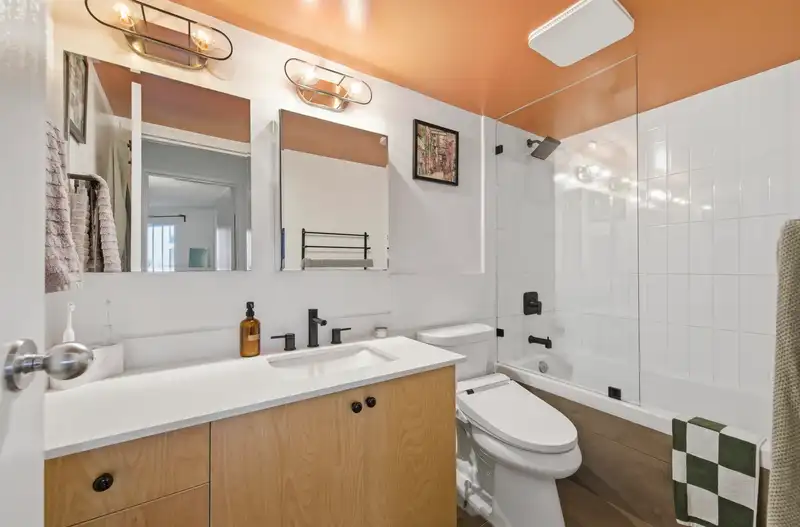 201 3465 GLEN DRIVE - photo 3 of 30