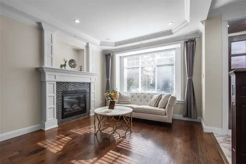 314 W 26TH STREET - photo 4 of 30
