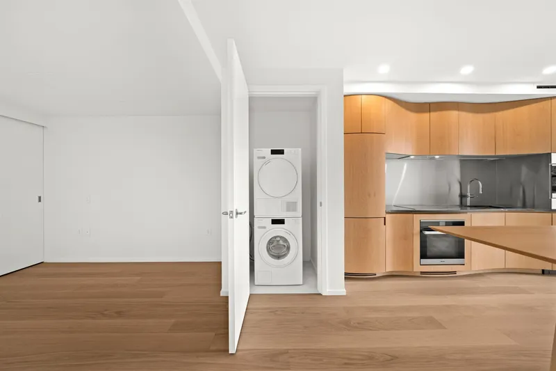 601 1568 ALBERNI STREET - photo 2 of 24