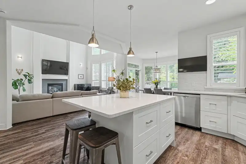 1722 PADDOCK DRIVE - photo 1 of 40