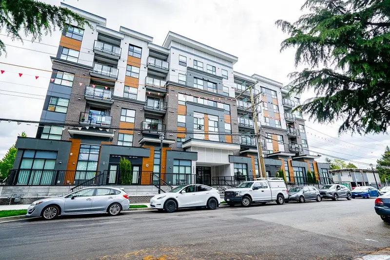 211 20695 EASTLEIGH CRESCENT - photo 2 of 23