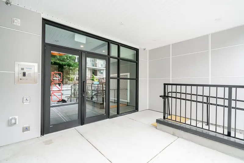 211 20695 EASTLEIGH CRESCENT - photo 4 of 23