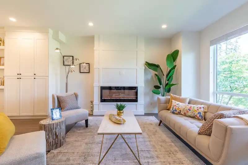7 15688 28 AVENUE - photo 1 of 40