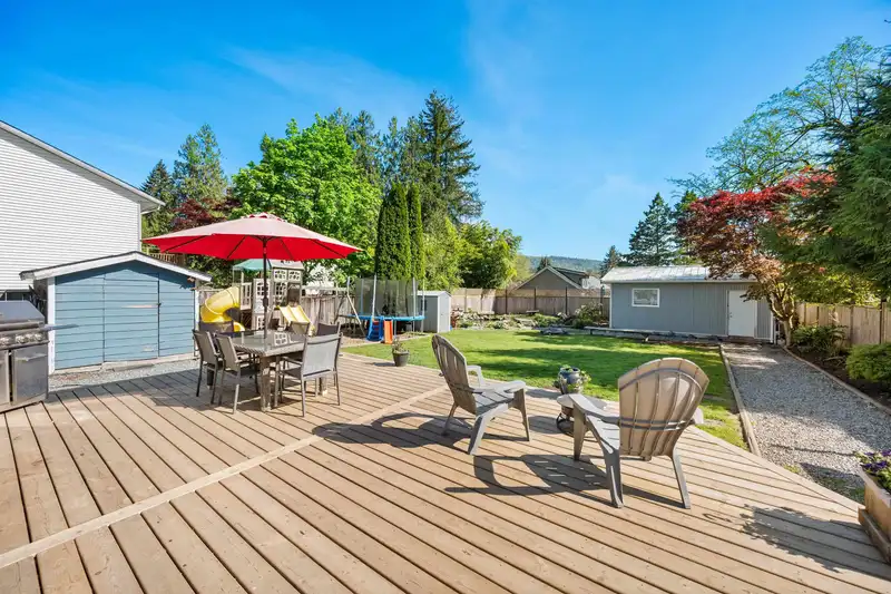 24898 122 AVENUE - photo 1 of 40