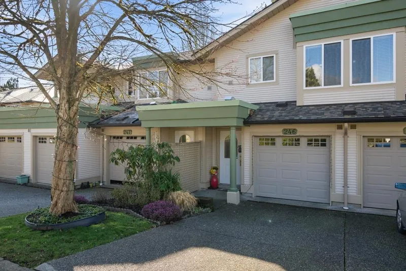 246 13888 70 AVENUE - photo 2 of 25