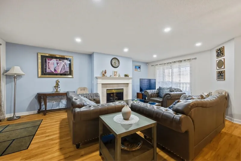 246 13888 70 AVENUE - photo 3 of 25