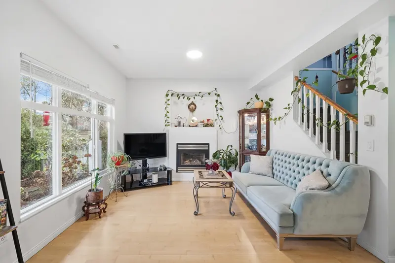 38 4711 BLAIR DRIVE - photo 3 of 25