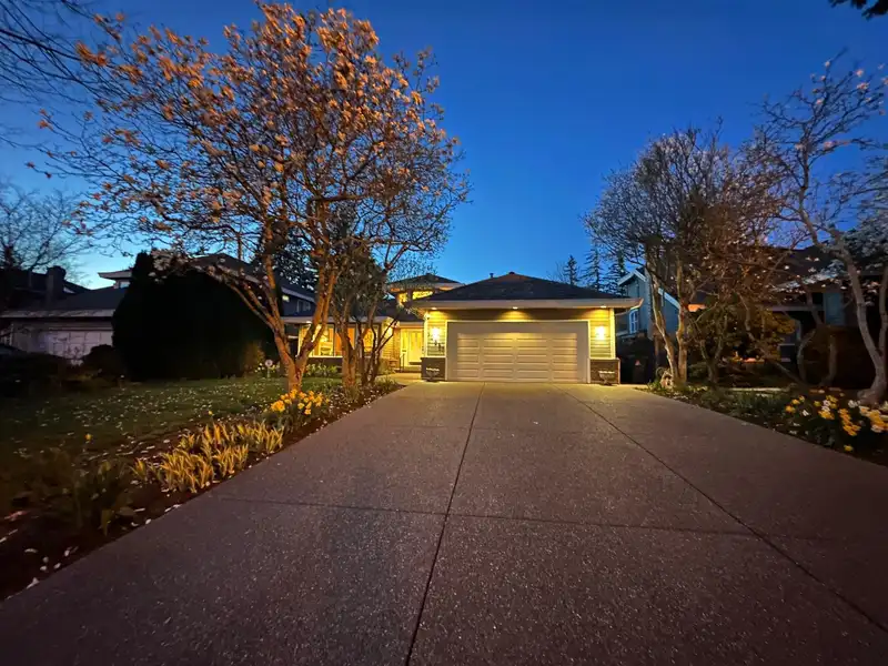 14897 22 AVENUE - photo 2 of 35