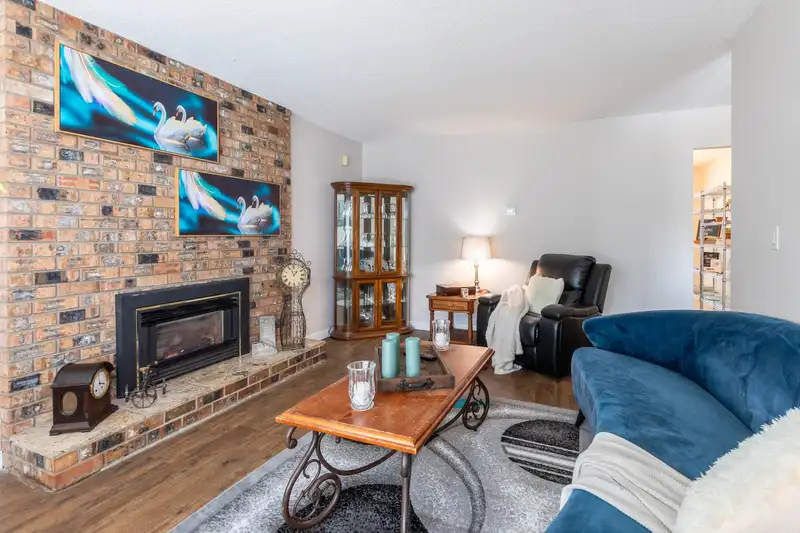 1252 VICTORIA DRIVE - photo 4 of 34
