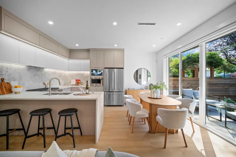 1 3563 E 25TH AVENUE - photo 2 of 20