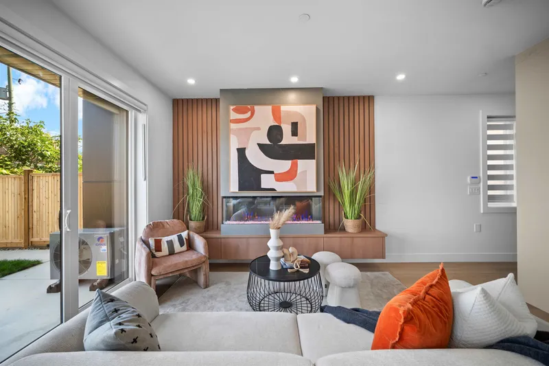 1 3563 E 25TH AVENUE - photo 3 of 20