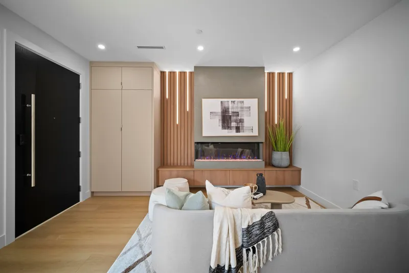 1 3563 E 25TH AVENUE - photo 4 of 20