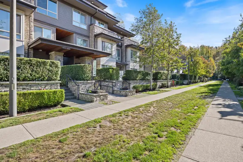 603 7478 BYRNEPARK WALK - photo 2 of 39