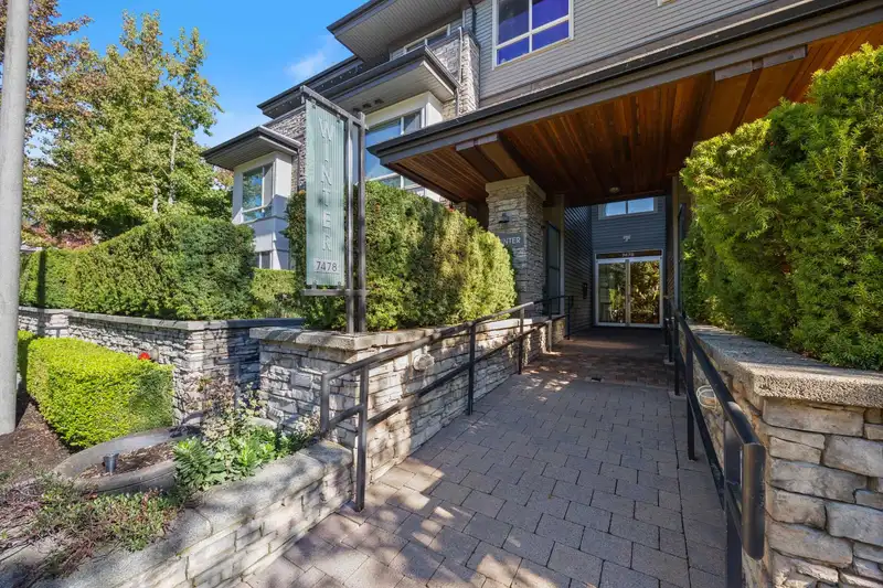 603 7478 BYRNEPARK WALK - photo 3 of 39