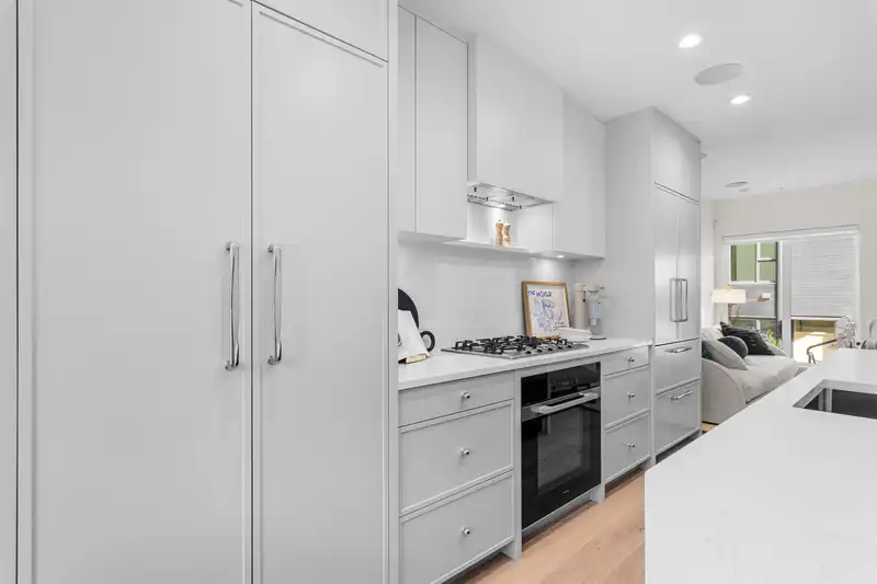 557 W 26TH AVENUE - photo 3 of 40