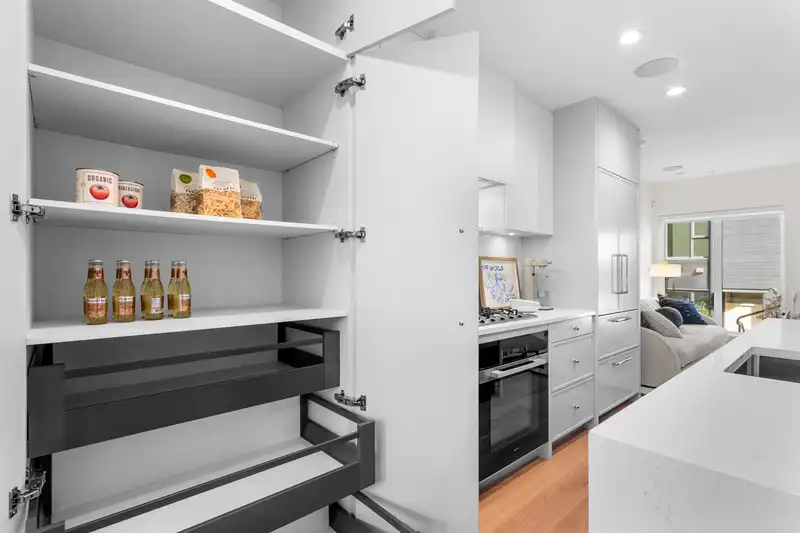 557 W 26TH AVENUE - photo 4 of 40
