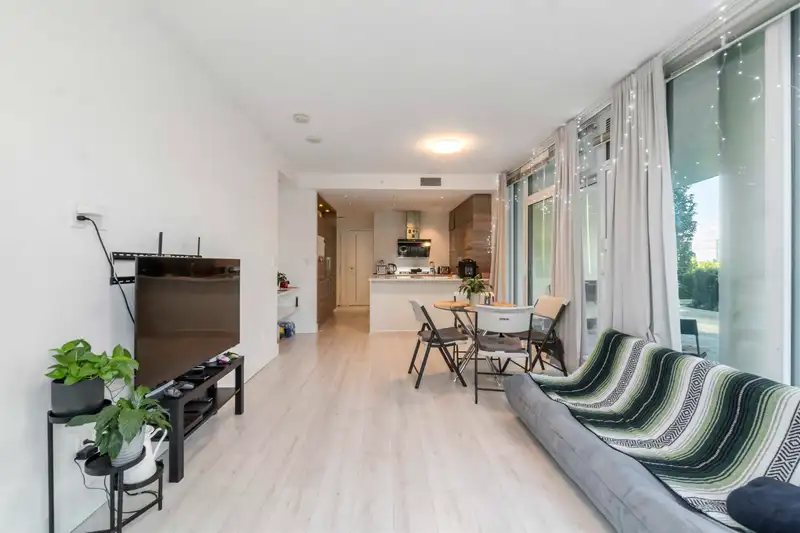 402 7388 KINGSWAY - photo 2 of 37