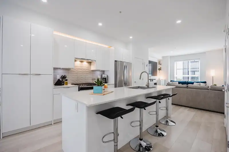 33 19760 55 AVENUE - photo 1 of 36