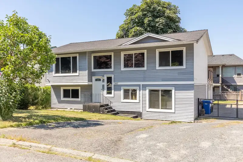 3417 JUNIPER CRESCENT - photo 1 of 35