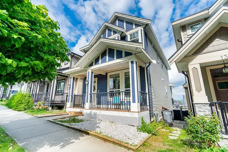 13811 60 AVENUE - photo 1 of 31