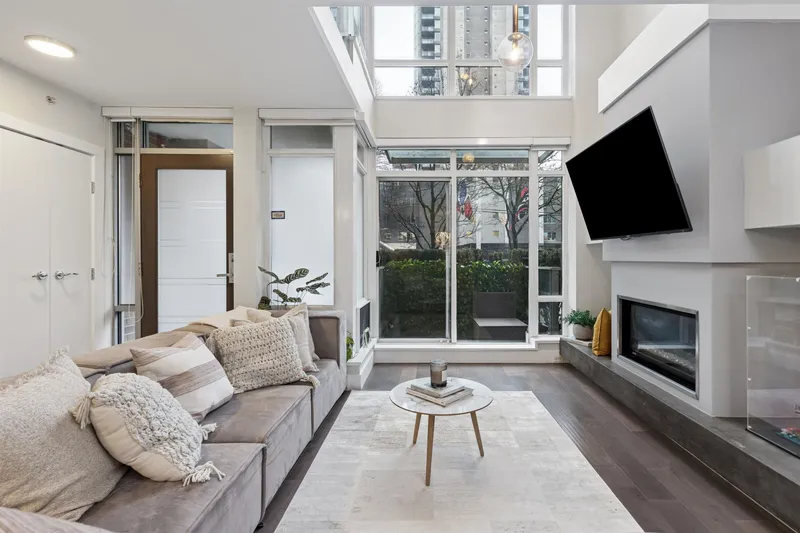 863 RICHARDS STREET - photo 1 of 25