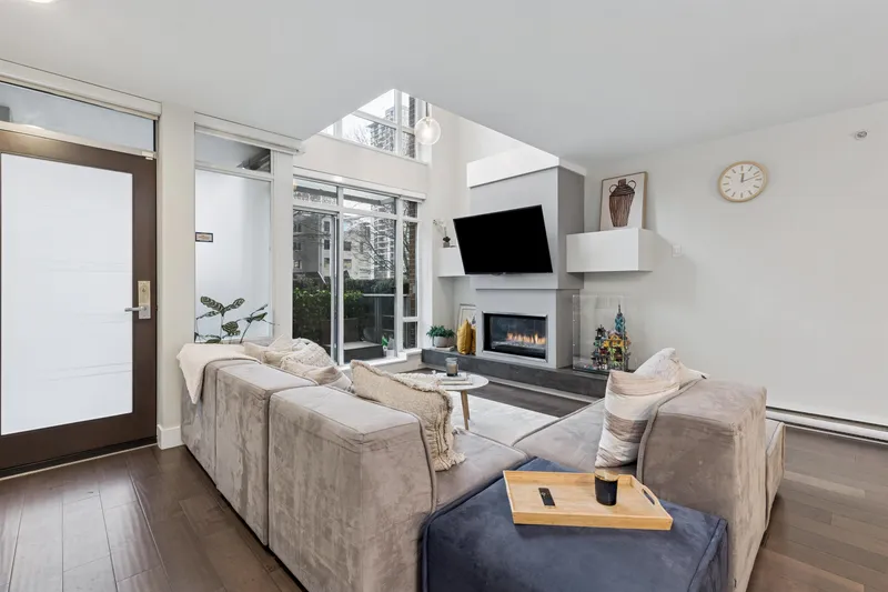 863 RICHARDS STREET - photo 4 of 25