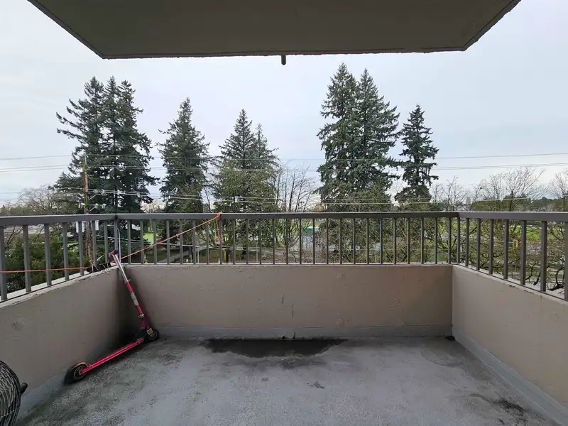 501 740 HAMILTON STREET - photo 4 of 18