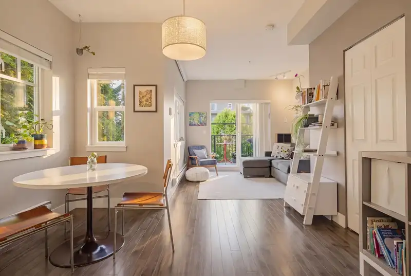215 2273 TRIUMPH STREET - photo 2 of 40