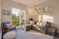 215 2273 TRIUMPH STREET - thumbnail 4