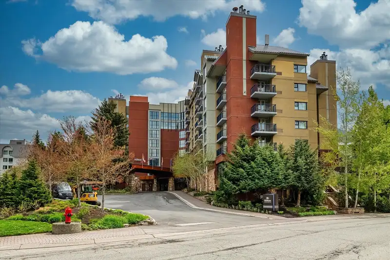709/711 4050 WHISTLER WAY - photo 1 of 40