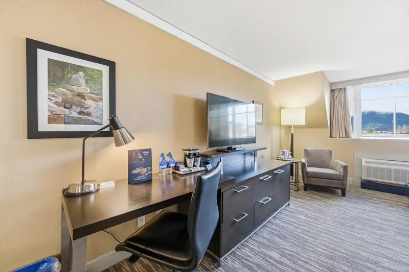 709/711 4050 WHISTLER WAY - photo 3 of 40
