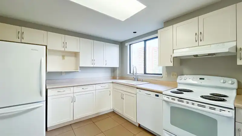 901 6282 KATHLEEN AVENUE - photo 4 of 14