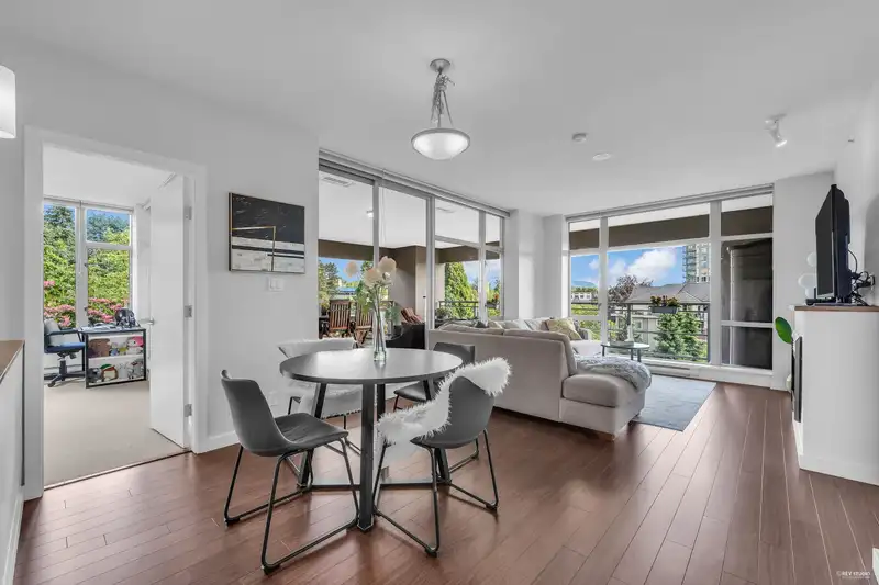 502 280 ROSS DRIVE - photo 1 of 31