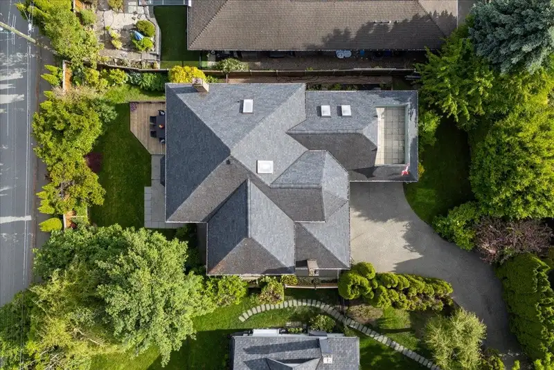 2471 MOWAT PLACE - photo 2 of 36