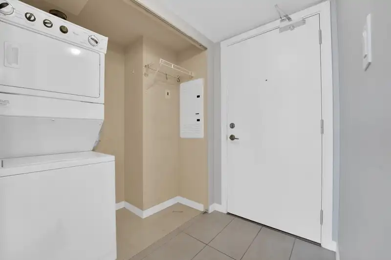 806 9888 CAMERON STREET - photo 4 of 31