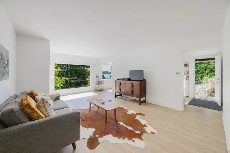 915 MARINE DRIVE - photo 2 of 27