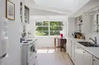 915 MARINE DRIVE - thumbnail 9