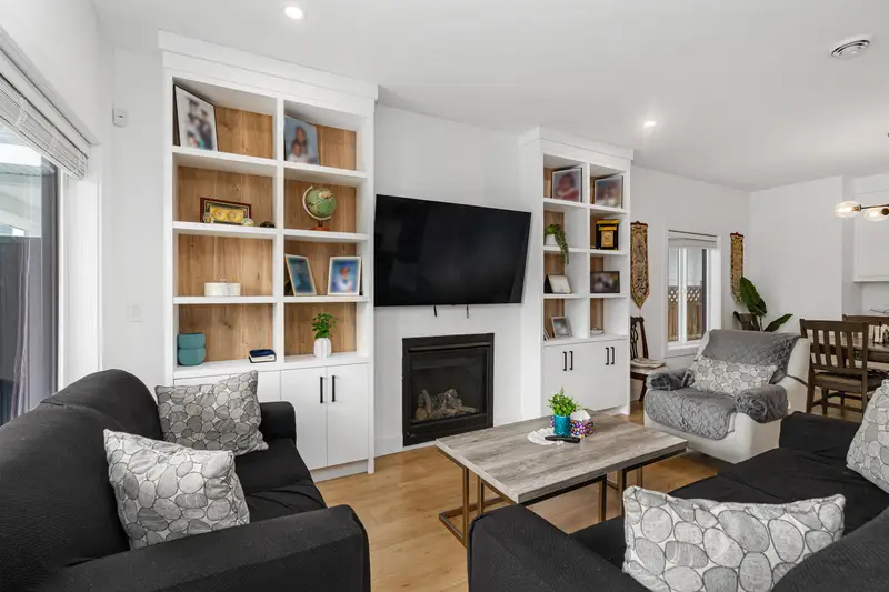 18470 64 AVENUE - photo 2 of 25