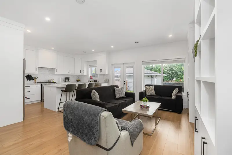 18470 64 AVENUE - photo 4 of 25