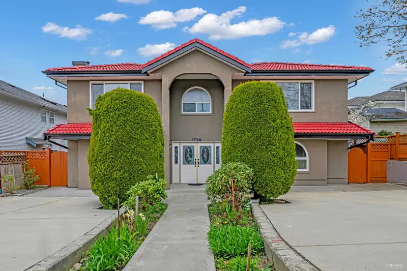 12377 64 AVENUE - photo 1 of 40