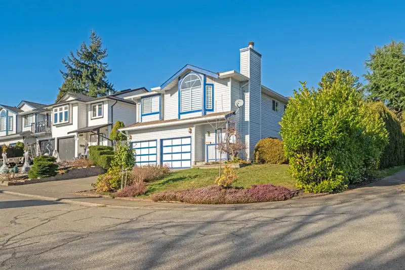 2941 CORD AVENUE - photo 1 of 40